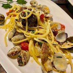 Spaghetthi alle vongole(local clams)