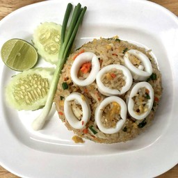 ข้าวผัดปลาหมึกสด
