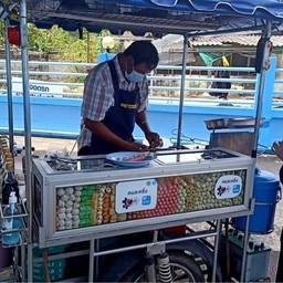 ร้านลูกชิ้นทอด (เซเว่นหน้าโรงบาลตราด)
