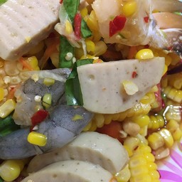 ตำข้าวโพดปูม้ากุ้งสดหมูยอ