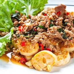 ผัดกะเพราหมูสับ+เต้าหู้ไข่