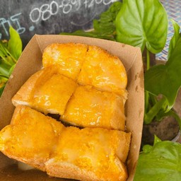 ปังฉ่ำเนยนมน้ำตาล