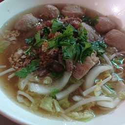 ก๋วยเตี๋ยวแม่บัวแก้ว