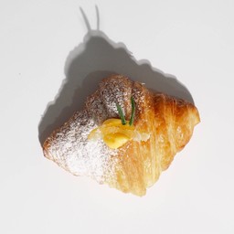 ครัวซองไส้ครีมสดส้มยูสุ