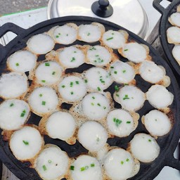ขนมครกนายเทิงแป้งโม่โบราณ