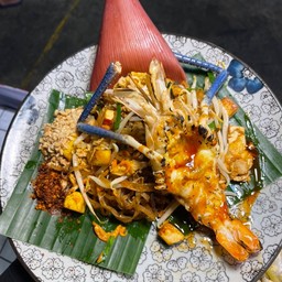 ผัดไทยกุ้งแม่น้ำ มันเยิ้มๆ