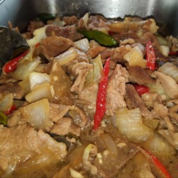 หมูผัดกะปิ