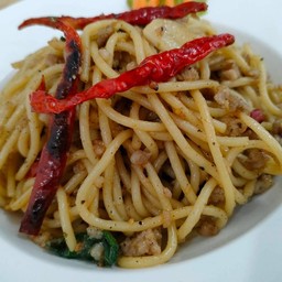 36.2สปาเก็ตตี้หมูสับผัดพริกแห้ง Spaghetti Pork Chop with Dried Chilli