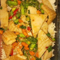 ผัดกระเพลาปลาหมึกเจ