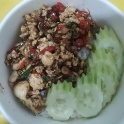 ข้าวไก่ผัดน้ำปลาร้าทรงเครื่อง