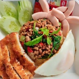 ข้าวกระเพรา (คลุกหมูสับ) สามเกลอ