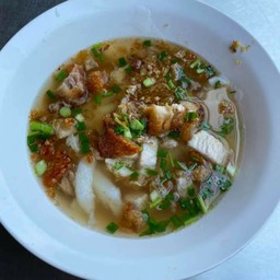 ก๋วยจั๊บ หมูกรอบ