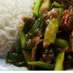 คะน้าปลากระป๋องราดข้าว + ไข่ดาว