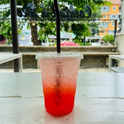 สตอเบอรี่โซดา