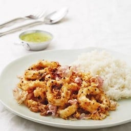 ข้าวปลาหมึกทอดกระเทียม