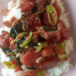 ข้าวกระเพราหมูกรอบ+กุนเชียง