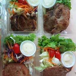 คอมโบ้ B สเต็กหมูสันนอก 1 ชุด  + สเต็กไก่ 1 ชุด  + สเต็กสันคอหมู 1 ชุด