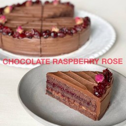 เค้กช็อกโกแลตราสป์เบอร์รีโรส