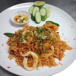 ข้าวผัดต้มยำทะเล