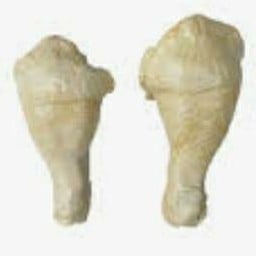 น่องไก่ต้มน้ำจิ้มซีฟู้ด1ชิ้น40บาท