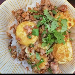 ข้าวเต้าหู้หมูสับผัดพริกเกลือ