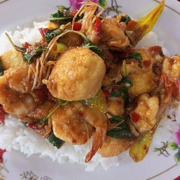 กระเพราเต้าหู้กุ้ง