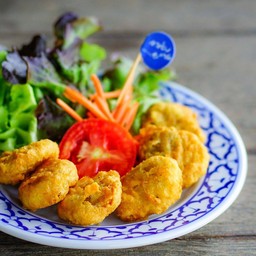 นักเก็ตไก่   ( chicken nuggets )