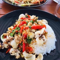 ส้มตำอึ่งยืน