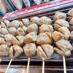 ร้านลูกชิ้นเนื้อนายบูม