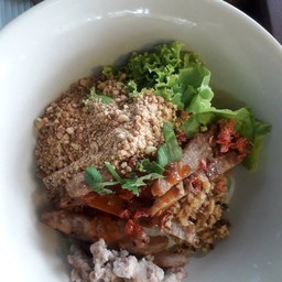 ทิพย์ก๋วยเตี๋ยวซี่โครงหมูตุ๋น