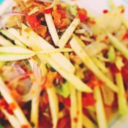 ยำมะม่วงปลากอบไม่ปลาร้า