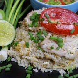 ข้าวผัดรถไฟฟ้า