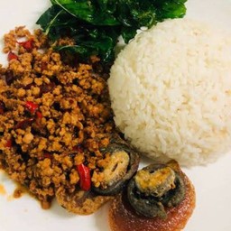 ข้าวกะเพราไข่เยี่ยวม้า