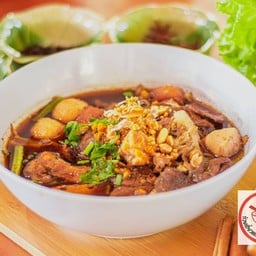 ก๋วยเตี๋ยวแคปหมูยายเพ็ญสาขา6 -