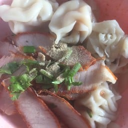 บะหมี่เกี๊ยวหมูแดง