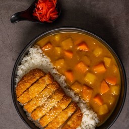 ข้าวหมูทอดทงคัตสึแกงกะหรี่