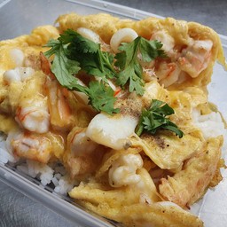 ข้าวไข่ข้นกุ้ง+ปลาหมึก น้ำจิ้มซีฟู้ด