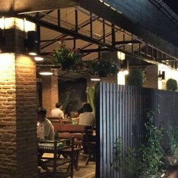 ร้านลาบรถไฟ ไผ่หวาน