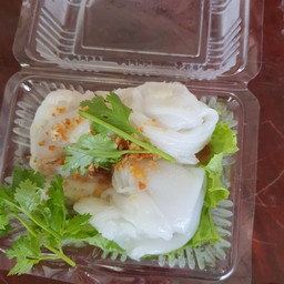 ข้าวเกรียบปากหม้อ  สาคูไส้หมู คุณอุ๊จัง