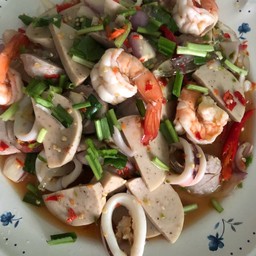 กะเพราพริกแห้ง  ยายมล หมู่บ้านเหนือฟ้าพลัส