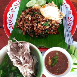 ร้านนายหนวดกระเพราถาด