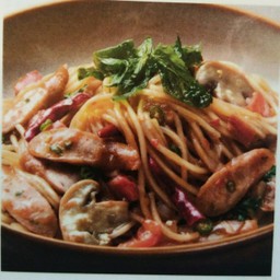 สปาเก็ตตี้แฮมไส้กรอกขี้เมา Spaghetti with Spicy Ham Sausage