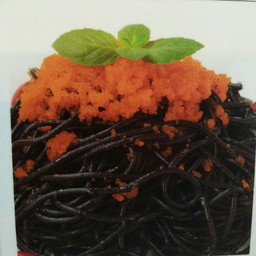 สปาเก็ตตี้เส้นหมึกดำแฮมไข่กุ้ง Squid's lnk Spaghetti Ham Ebiko Cream Sauce