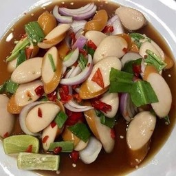 ยำไส้กรอก สุดแซ่บ