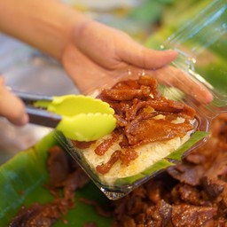 ข้าวเหนียวหมูโบว์แดง (เจริญสุข)