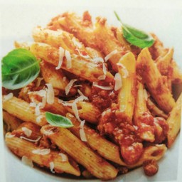 เพนเนซอสเนื้อ Penne Bolognese
