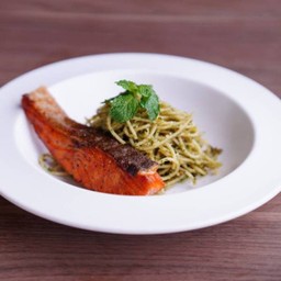 สปาเก็ตตี้เพรสโต้แซลมอนย่าง