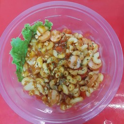 มักกะโรนีหมูซอสมะเขือเทศ