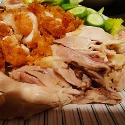 ข้าวมันไก่เจ๊อ้วน สุขุมวิท16 หลังตึกเลครัชดา