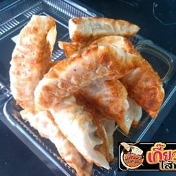 เกี๊ยวซ่าไส้ทะลัก